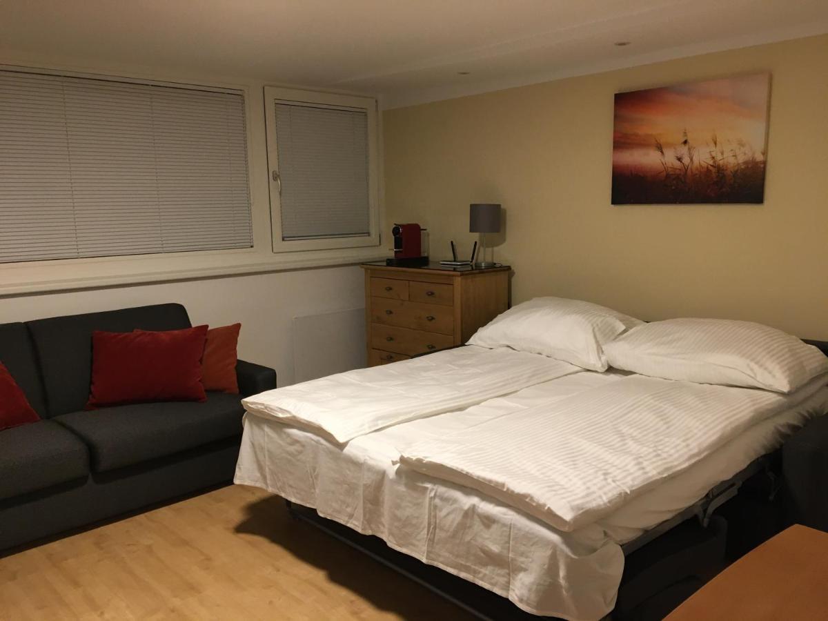 Cosy Flat In The Quiet Area With Own Garden, Free Parking And Direct Public Transport Link To The Centre * Wien