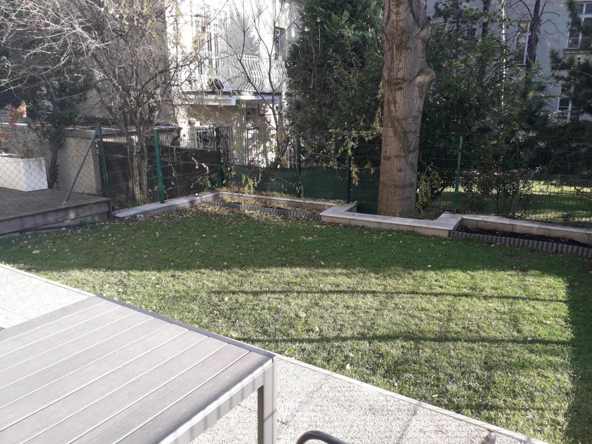 Cosy Flat In The Quiet Area With Own Garden, Free Parking And Direct Public Transport Link To The Centre Wien