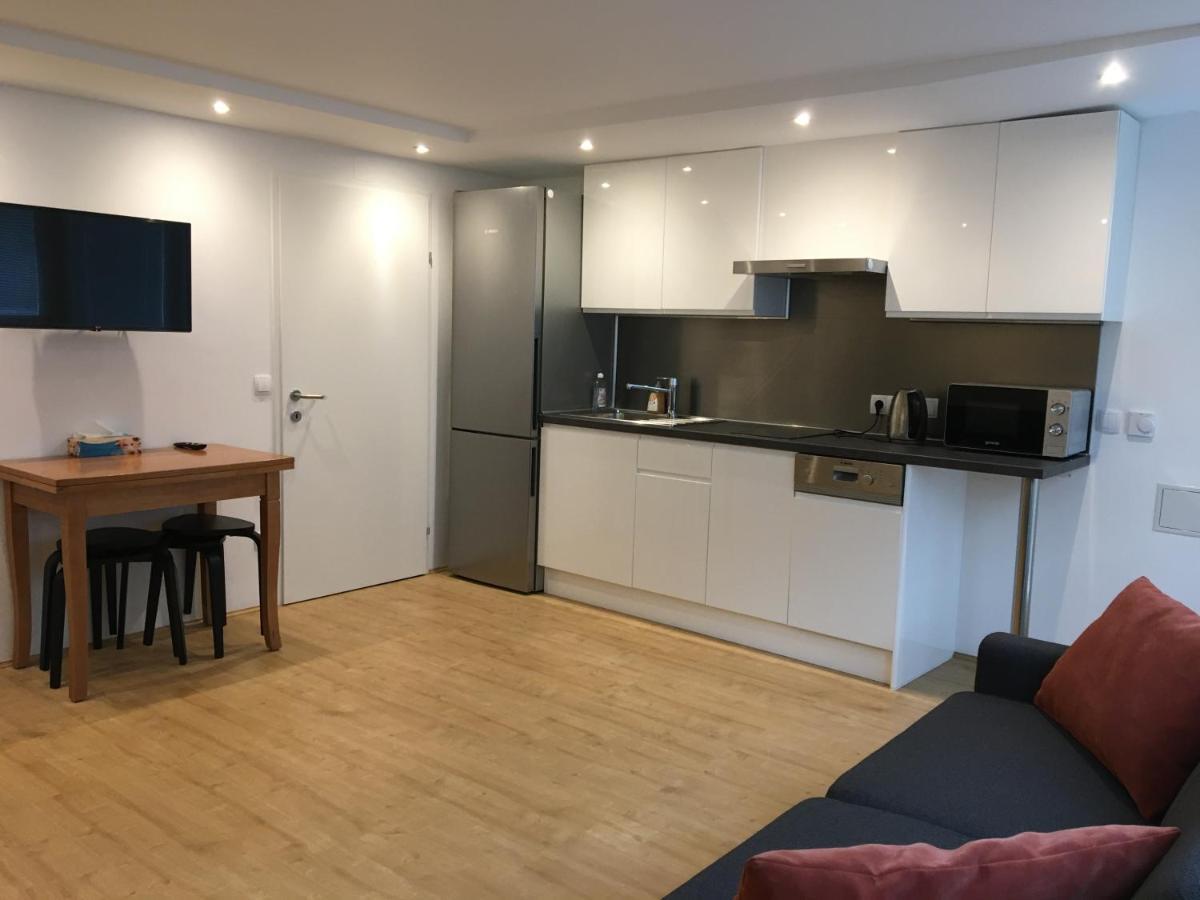 Cosy Flat In The Quiet Area With Own Garden, Free Parking And Direct Public Transport Link To The Centre Wien